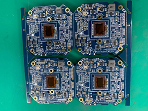 布线没有避让过孔，文件短路，需要调整走线。