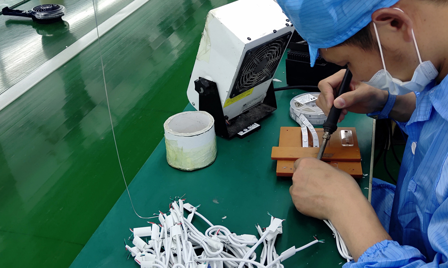 后焊、焊接加工（镜头3）